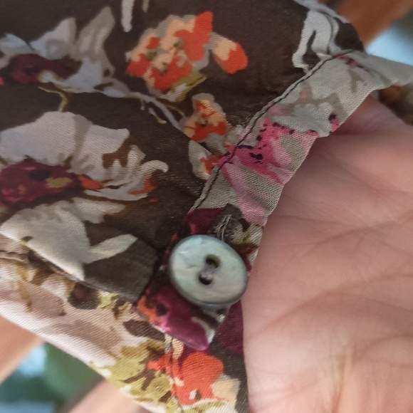 J. Jill Brown Rayon Colorful Floral Portrait Neckline Button Up Blouse Lg Petite - Picture 4 of 9